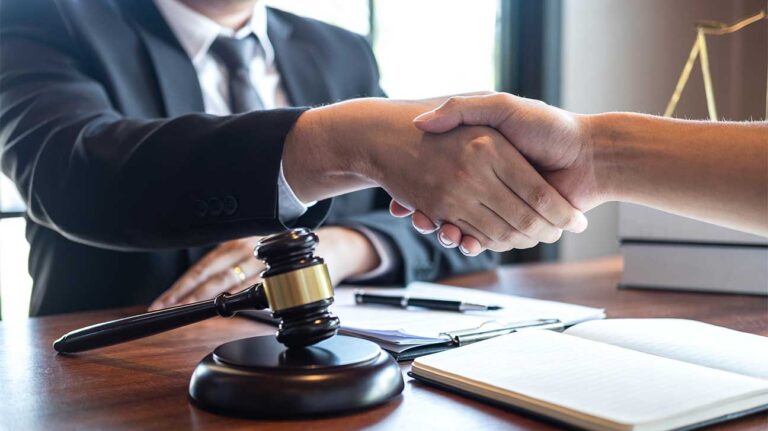 Personal Injury Lawyer Near Me: How to Choose the Best Attorney After a Car Accident in 2026